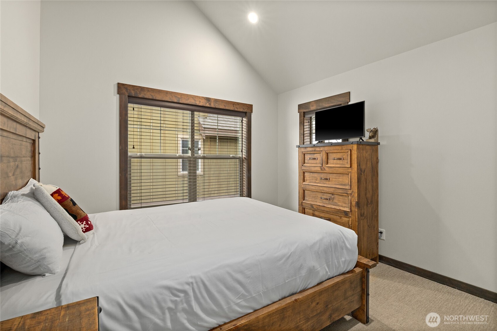 19 Big Hill Drive Cle Elum, WA 98922 - Photo 30 of 38 a bedroom with a bed and a television