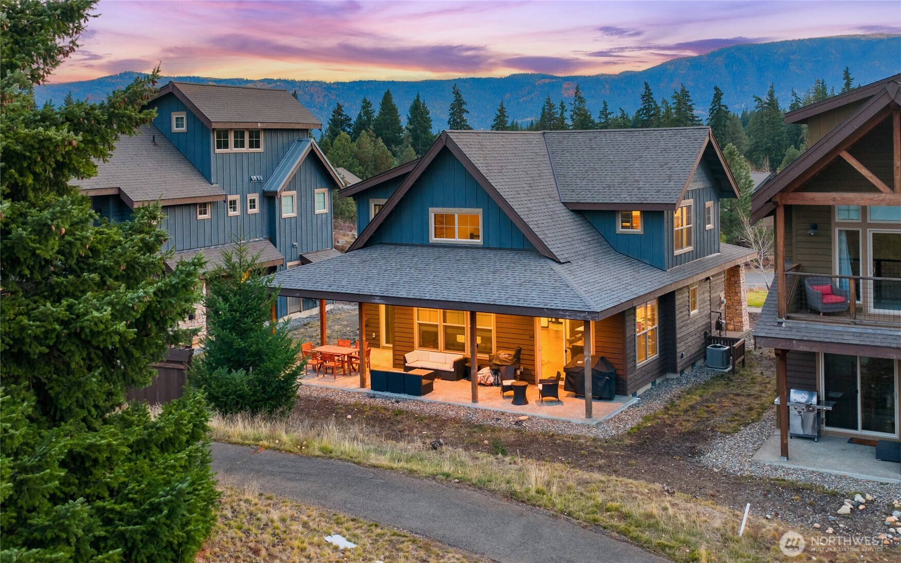 19 Big Hill Drive Cle Elum, WA 98922 - Photo 3 of 38 a front view of a house with a yard
