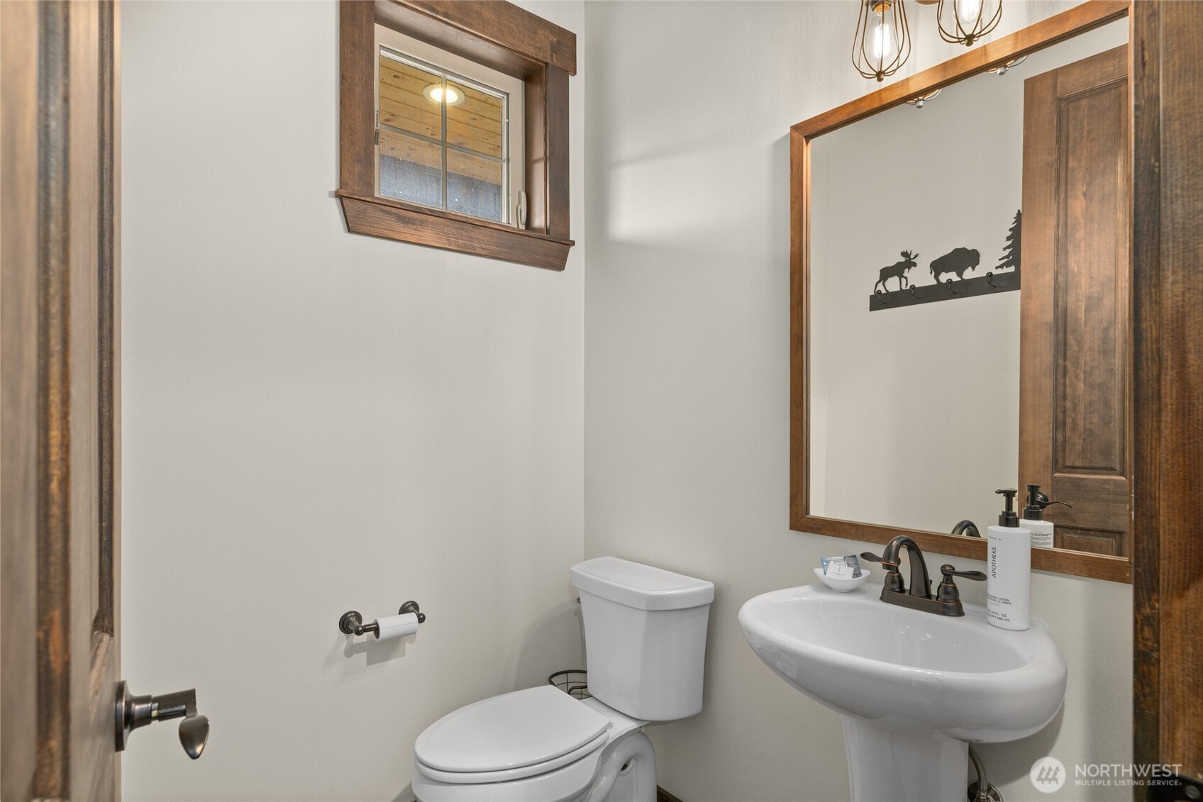 19 Big Hill Drive Cle Elum, WA 98922 - Photo 31 of 38 a bathroom with a sink toilet and mirror