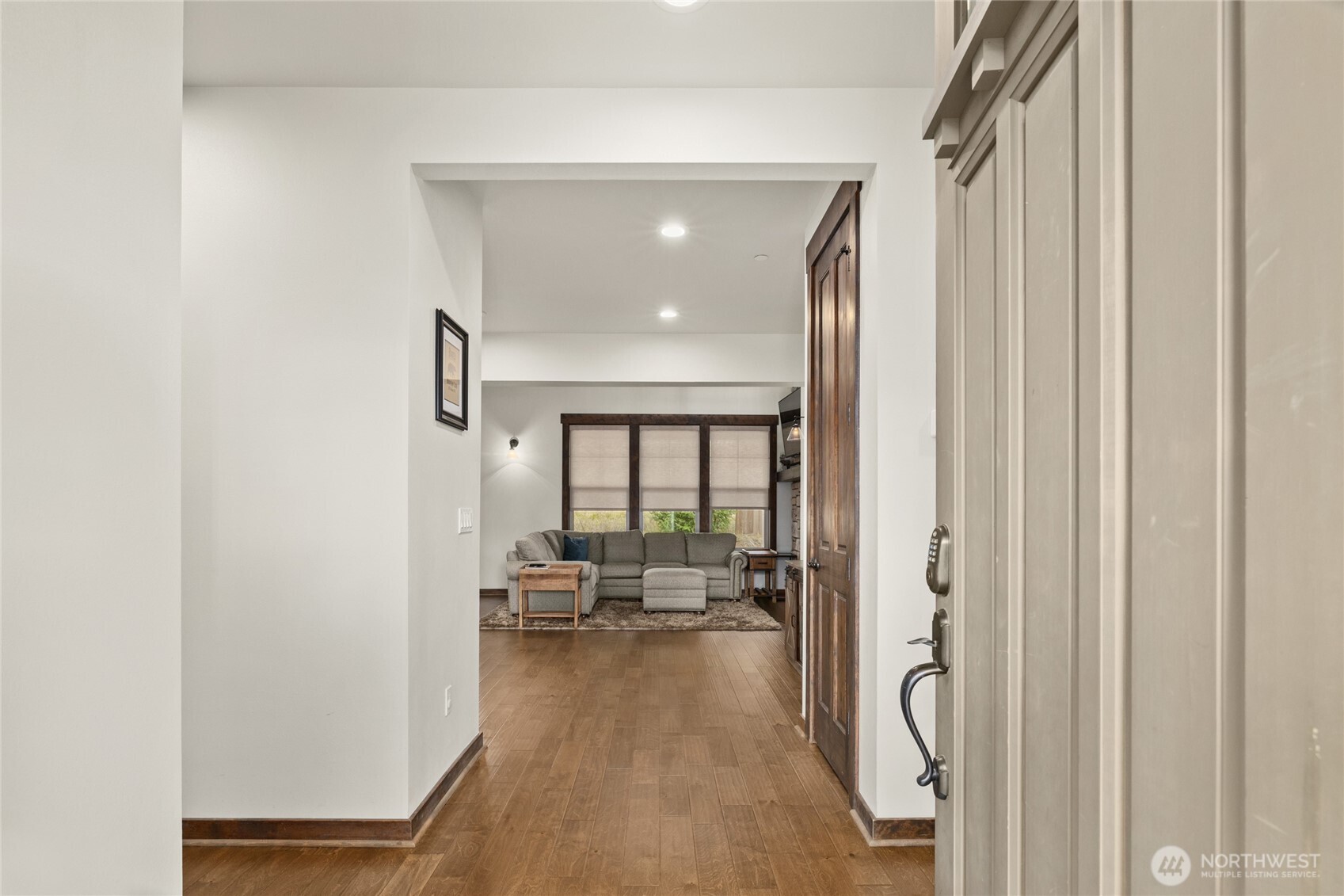 19 Big Hill Drive Cle Elum, WA 98922 - Photo 5 of 38 a view of a livingroom with furniture and windows