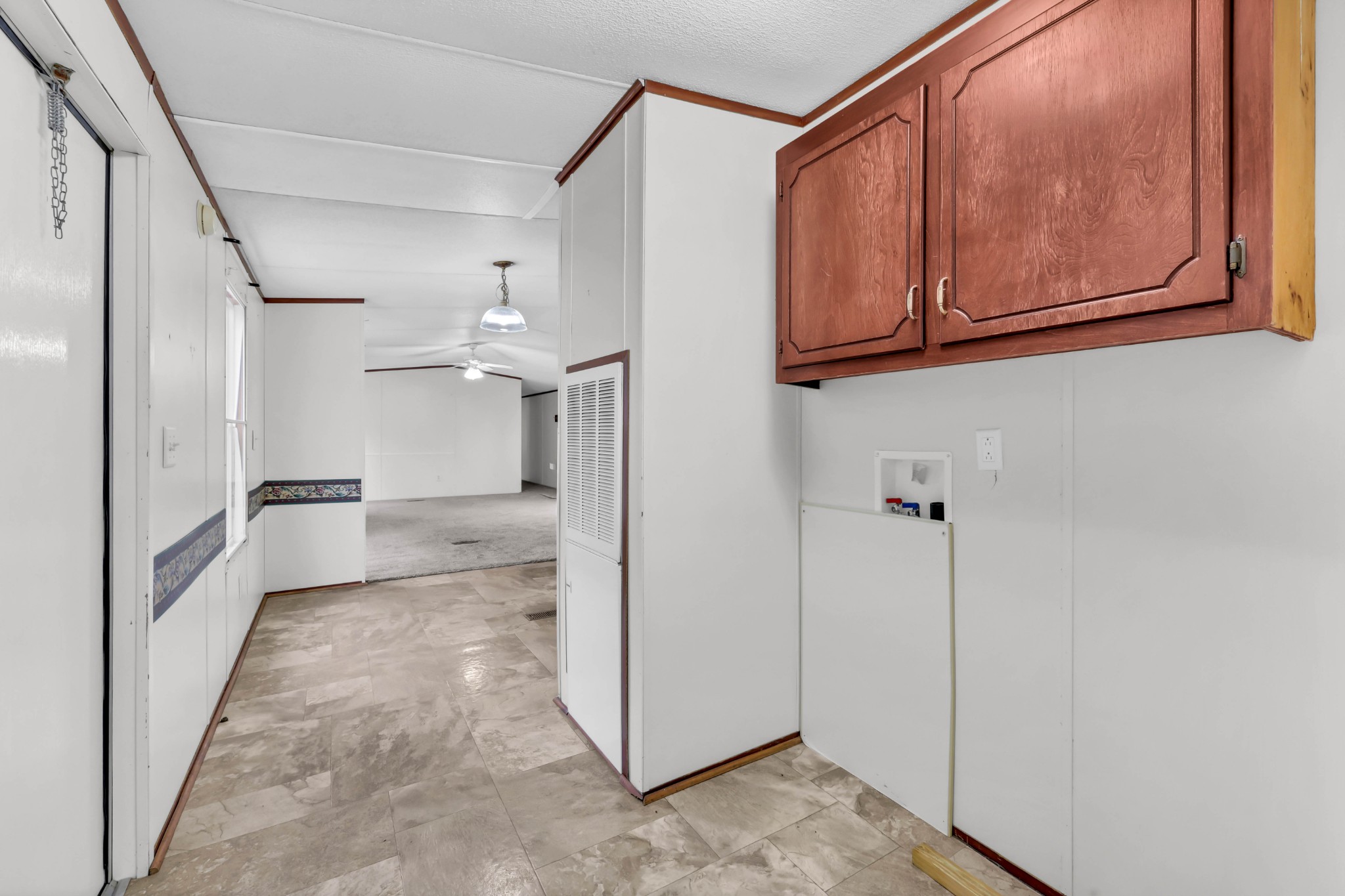 3845 Wickham Road Palmyra, TN 37142 - Photo 11 of 25 a view of a hallway with entryway