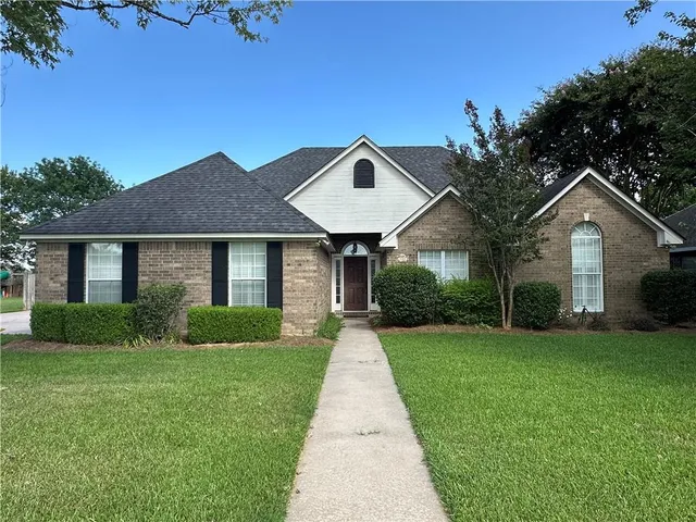 $365,500 | 102 Chinquapin Circle, Natchitoches, LA 71457