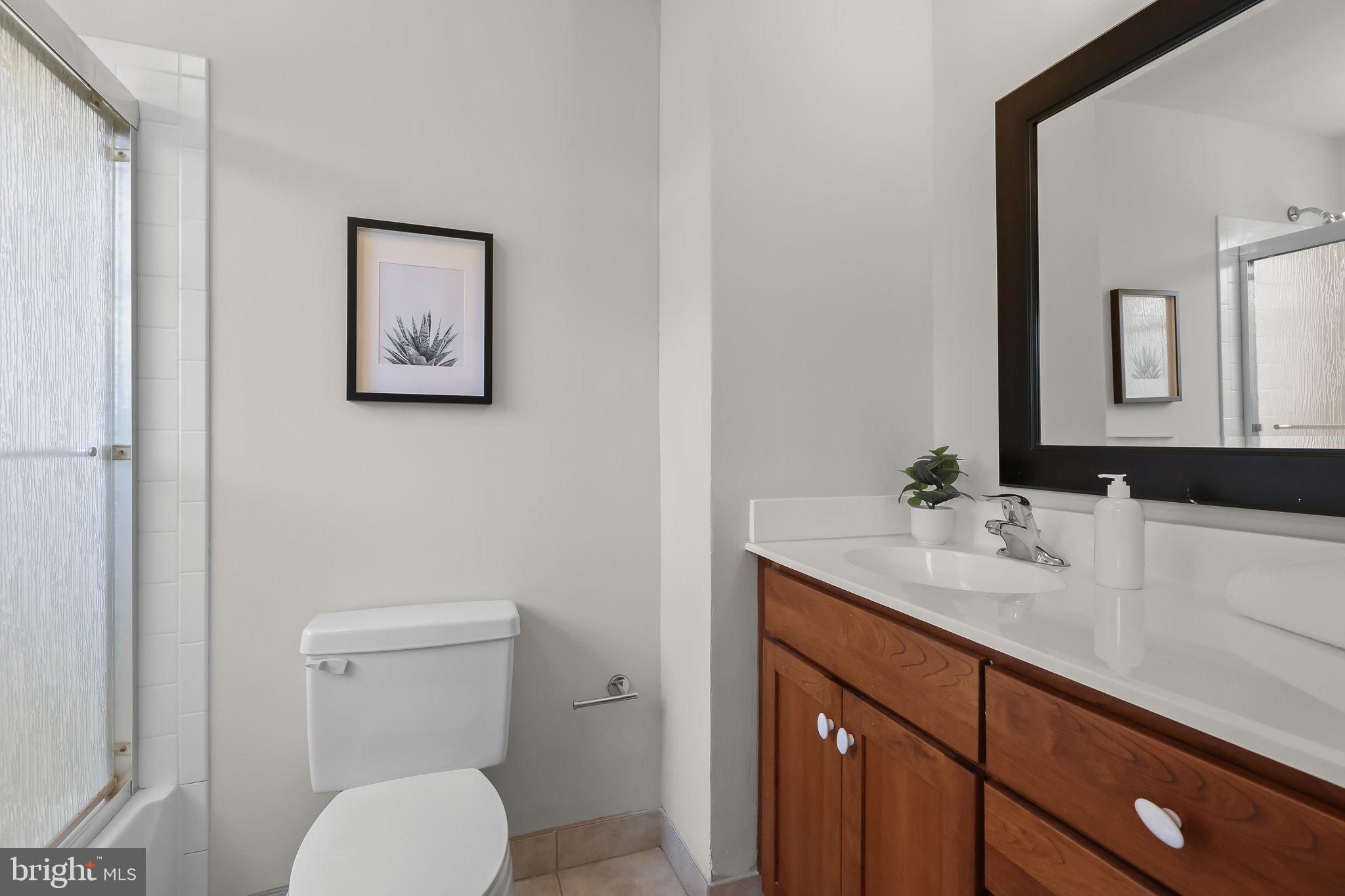 923 Arran Road Baltimore, MD 21239 - Photo 47 of 78 Full Bathroom
