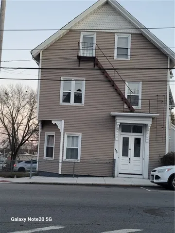 $2,200 | 230 Pawtucket Avenue, Pawtucket, RI 02860