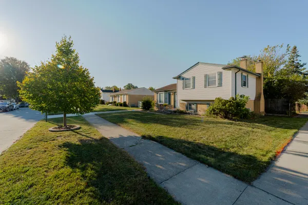 $249,900 | 22244 Birch Street, Woodhaven, MI 48183