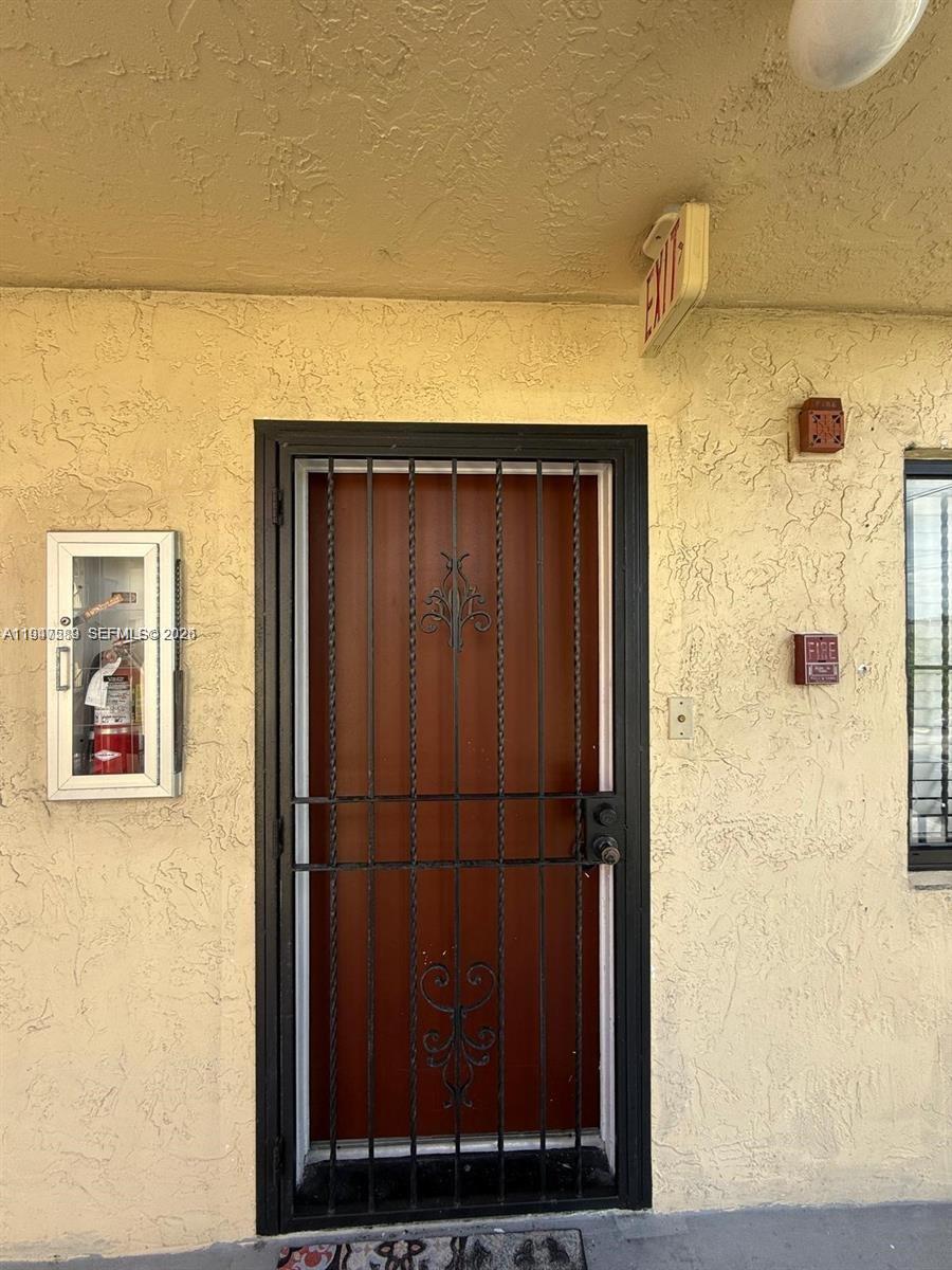 5290 West 21st Court, Unit 307 Hialeah, FL 33016 - Photo 2 of 22 a view of a bathroom