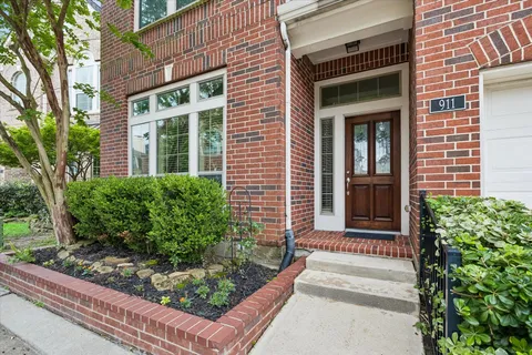 $680,000 | 911 Vaulted Oak Street, Houston, TX 77008