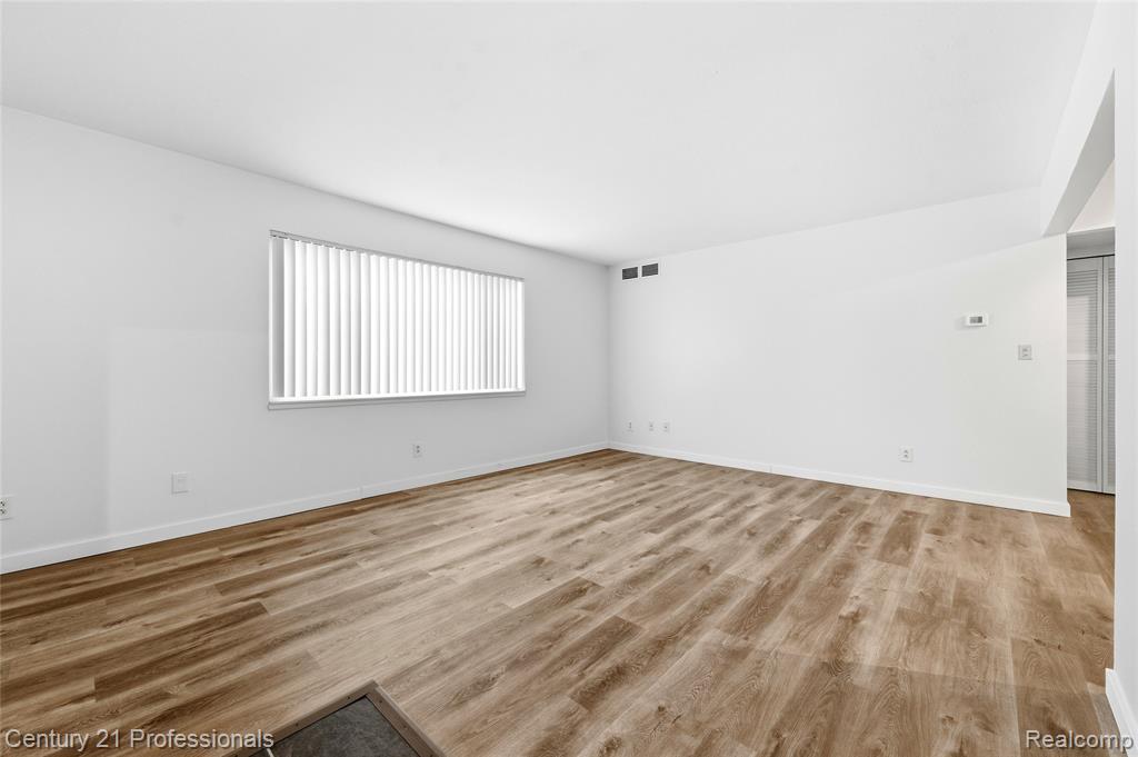 2375 Walton Boulevard, Unit 8 Rochester, MI 48309 - Photo 3 of 17