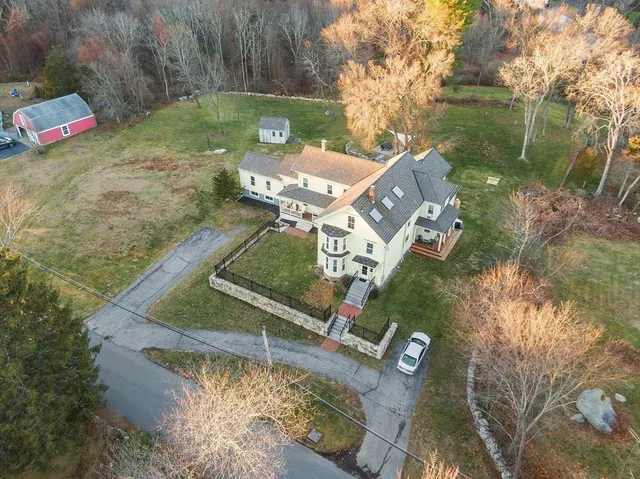 a view of a yard in front of a house