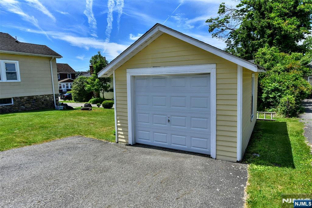 52 Central Avenue Butler, NJ 07405 - Photo 30 of 34