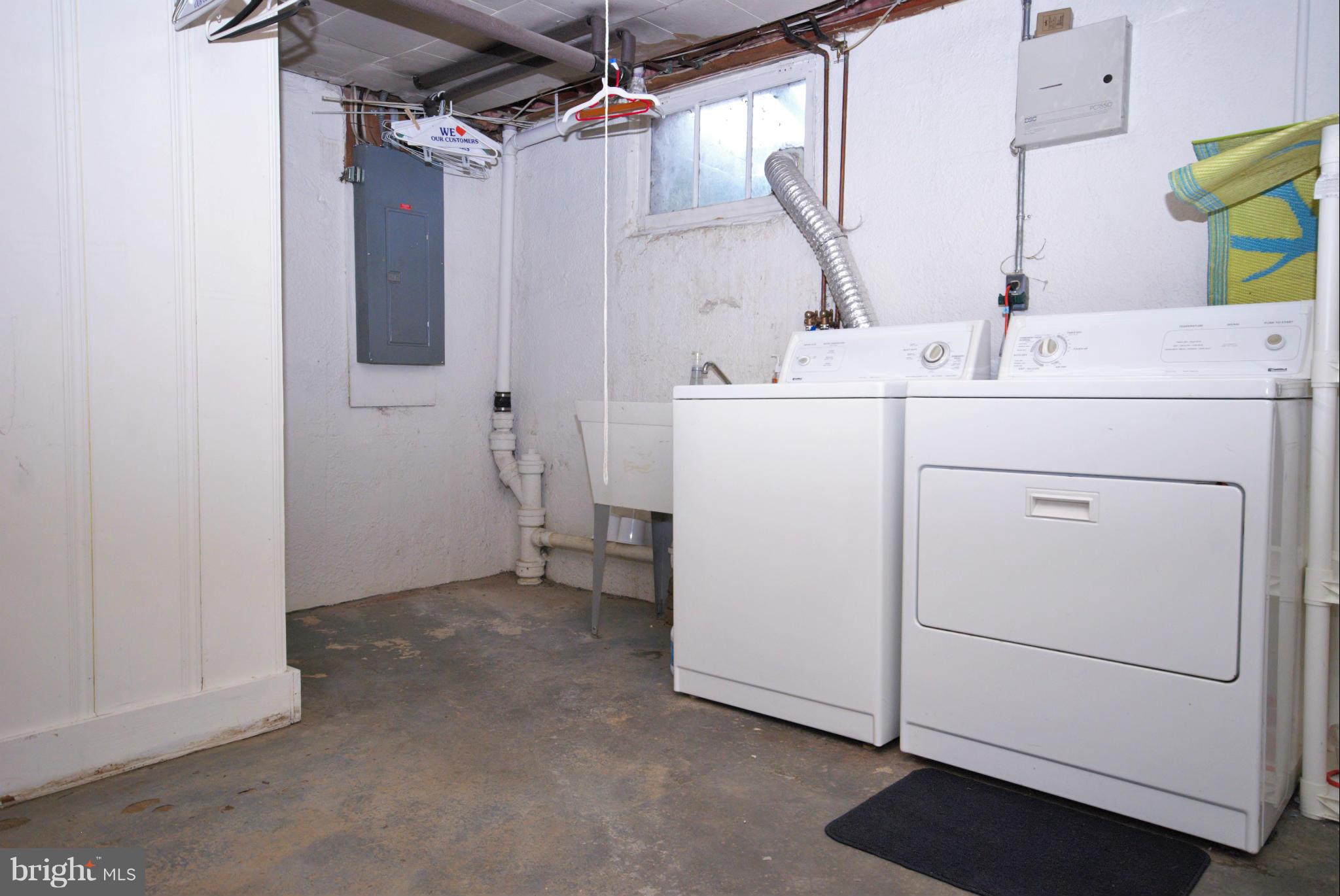 326 Paddington Road Baltimore, MD 21212 - Photo 22 of 29 a utility room with dryer and washer