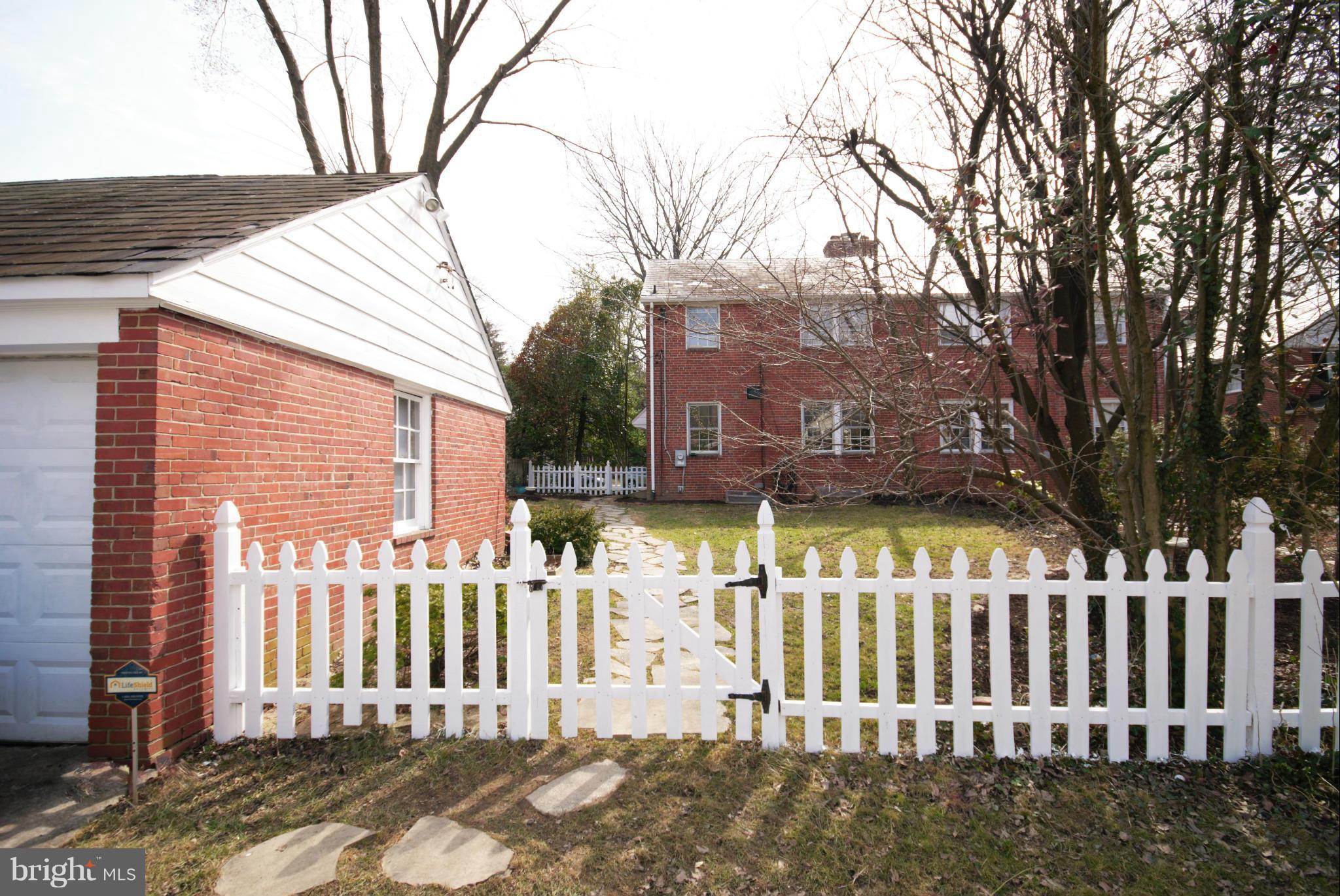 326 Paddington Road Baltimore, MD 21212 - Photo 29 of 29 a view of a house with a small yard