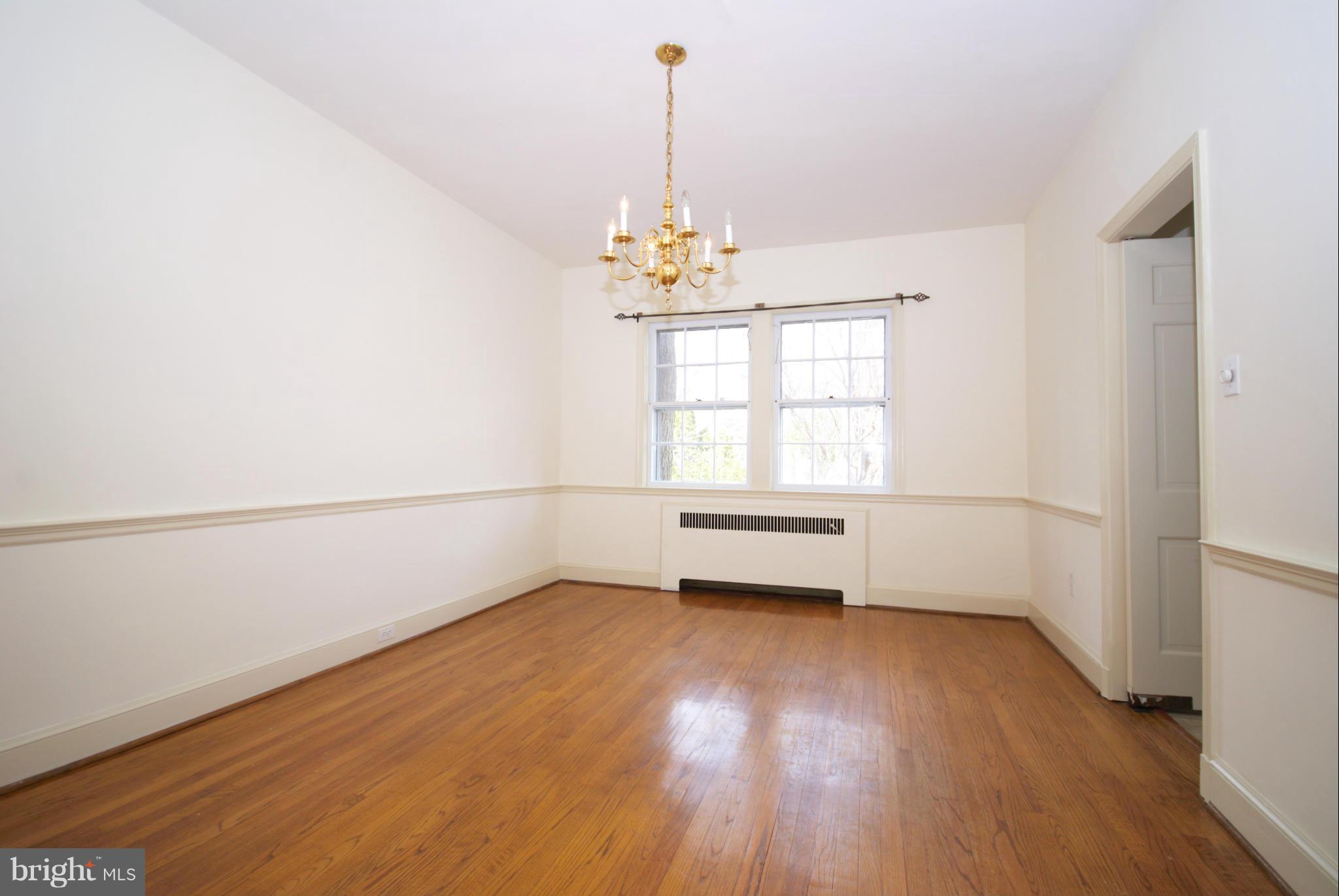 326 Paddington Road Baltimore, MD 21212 - Photo 8 of 29 an empty room with wooden floor and windows