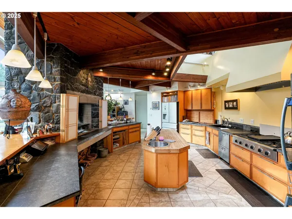 $1,825,000 | 4300 Briar Knob Loop, Scotts Mills, OR 97375