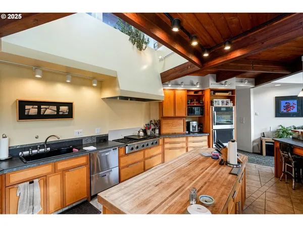 $1,825,000 | 4300 Briar Knob Loop, Scotts Mills, OR 97375