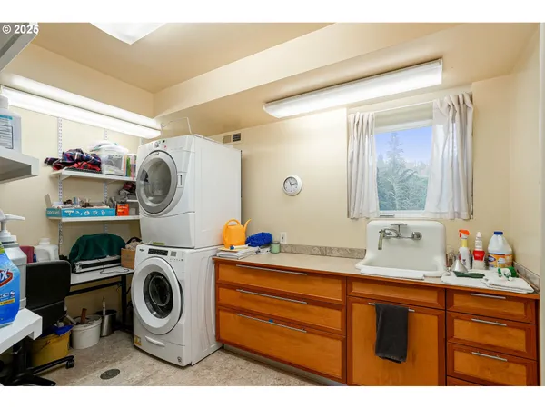 $1,825,000 | 4300 Briar Knob Loop, Scotts Mills, OR 97375