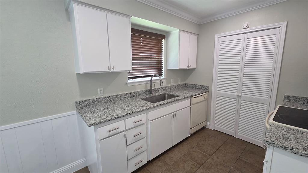 335 Springwillow Road Burleson, TX 76028 - Photo 6 of 21 Gallery Image 6