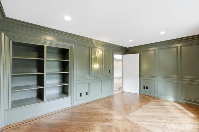 a view of entryway and hall