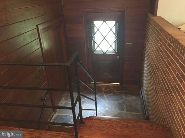 6421 Plant Road Frederick, MD 21701 - Photo 4 of 27 Foyer
