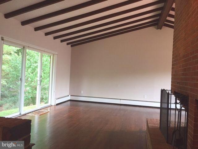 6421 Plant Road Frederick, MD 21701 - Photo 7 of 27 Living Room