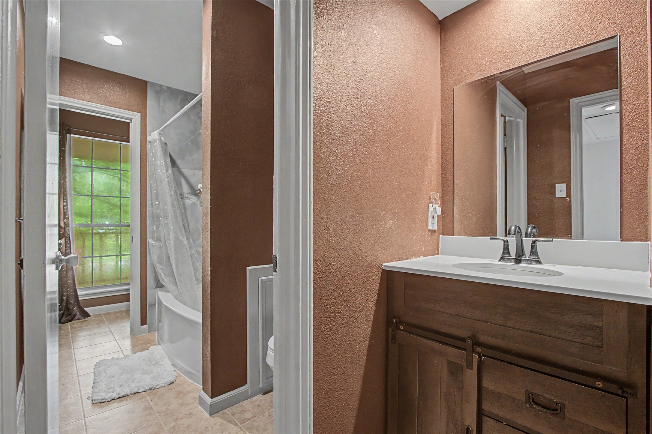 24215 Norchester Way Spring, TX 77389 - Photo 18 of 25 Jack and Jill Bath