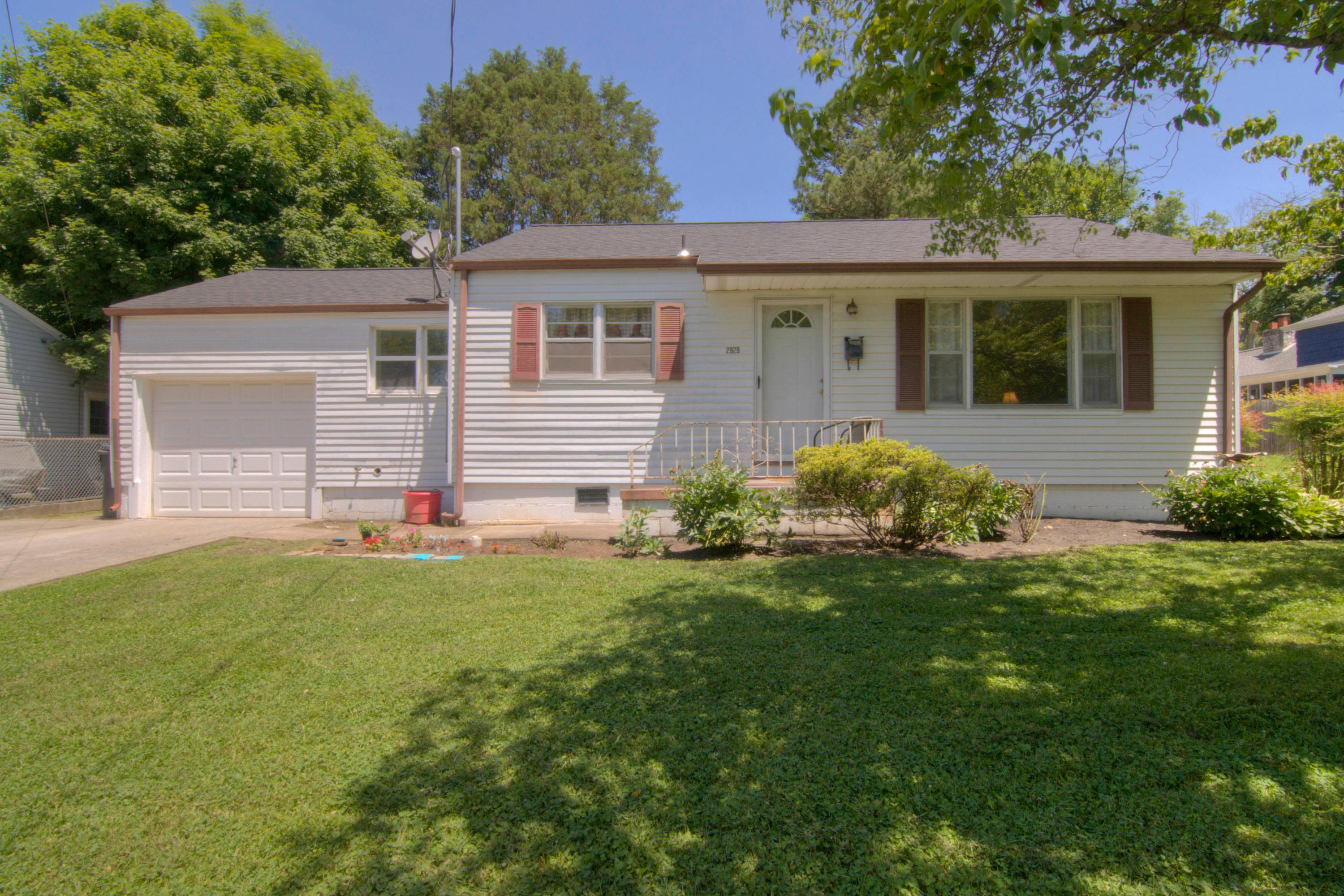 2929 Rennoc Road Knoxville, TN 37918 - Photo 1 of 16 WELCOME HOME