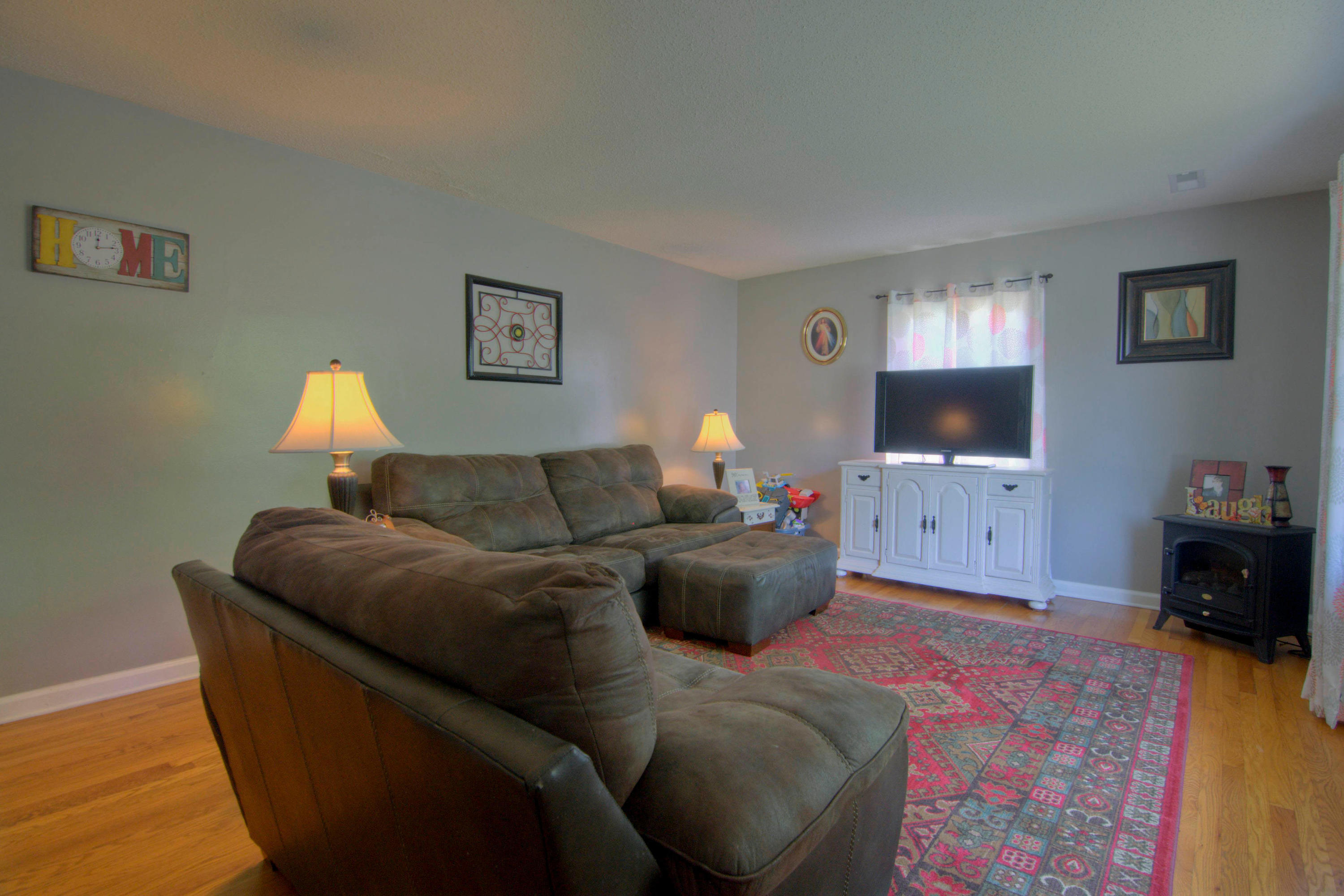 2929 Rennoc Road Knoxville, TN 37918 - Photo 2 of 16 Living Room