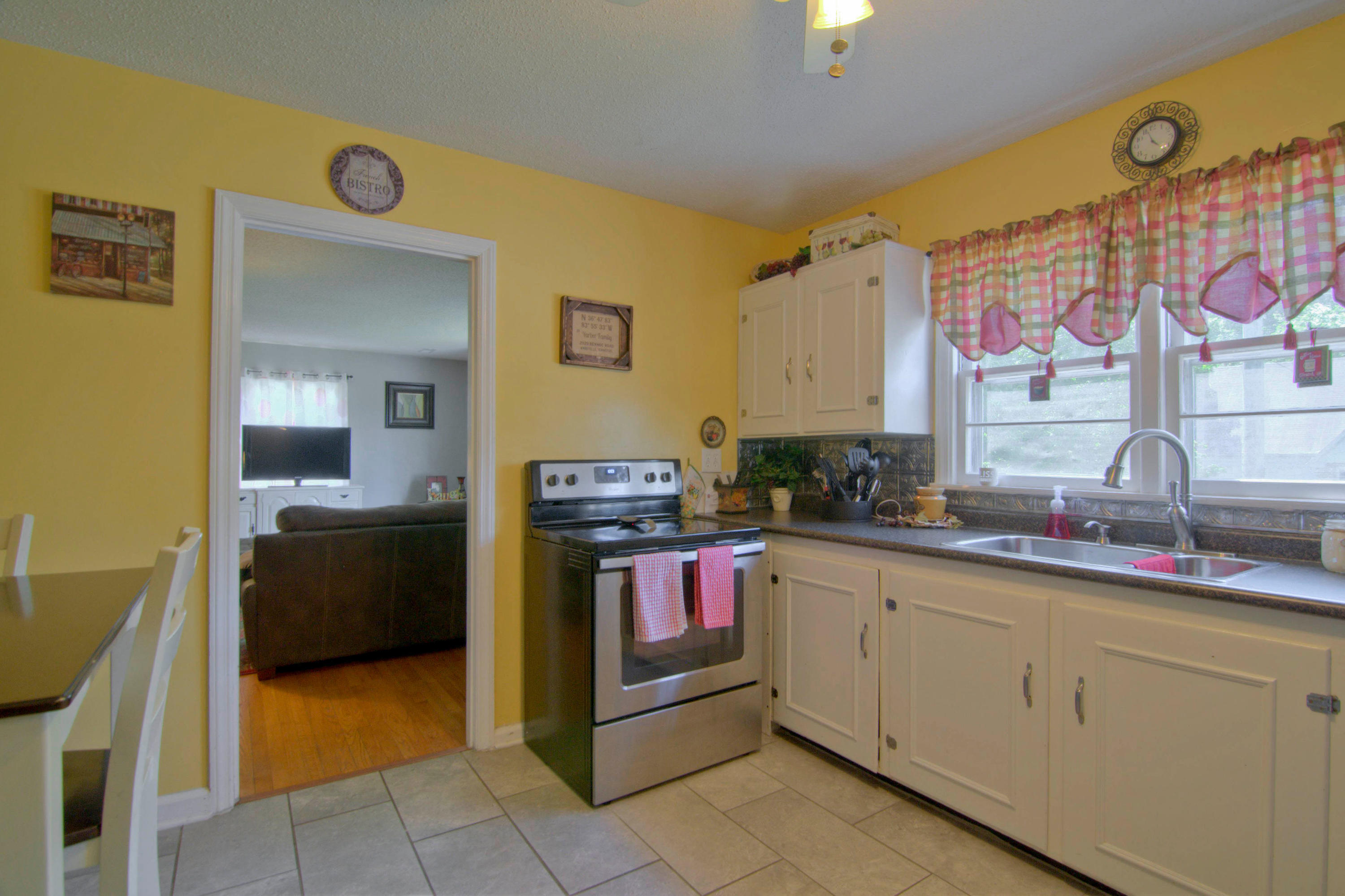 2929 Rennoc Road Knoxville, TN 37918 - Photo 12 of 16 Kitchen