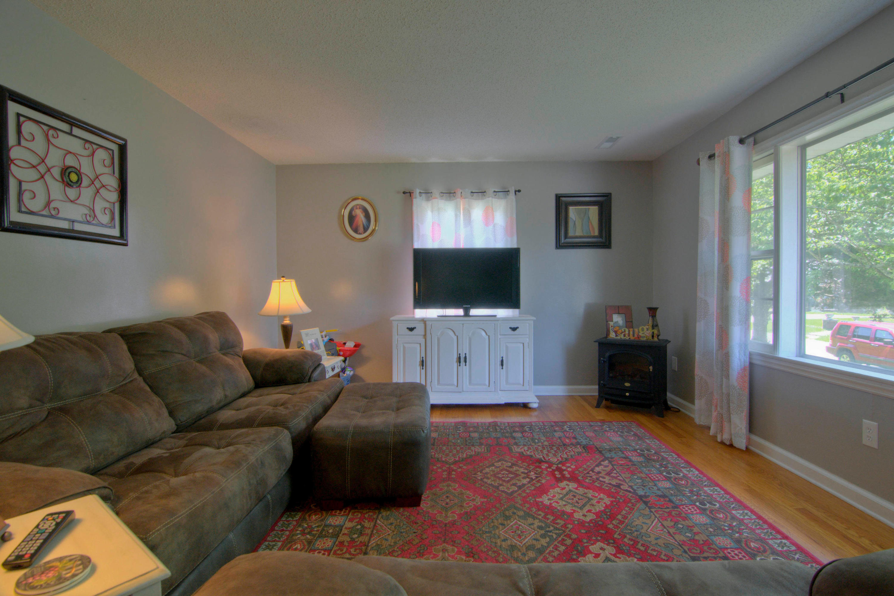 2929 Rennoc Road Knoxville, TN 37918 - Photo 4 of 16 Tons of Natural Light