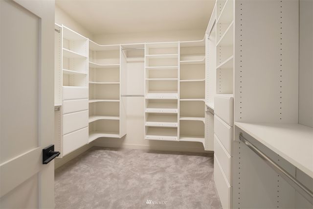 a bath room with double vanity sinks and a mirror