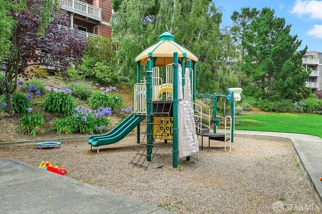 $699,000 | 305 Oak Court, Daly City, CA 94014