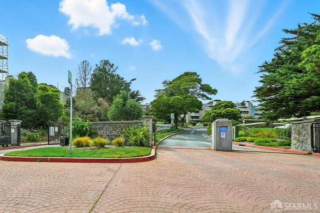 $699,000 | 305 Oak Court, Daly City, CA 94014
