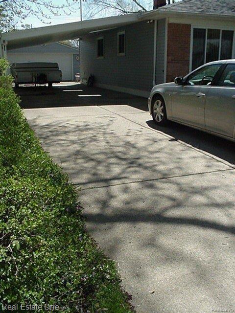 1919 Princeton Road Berkley, MI 48072 - Photo 4 of 24 Driveway