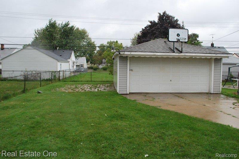 22111 Rausch Avenue Eastpointe, MI 48021 - Photo 9 of 25 Gatage & Back Yard