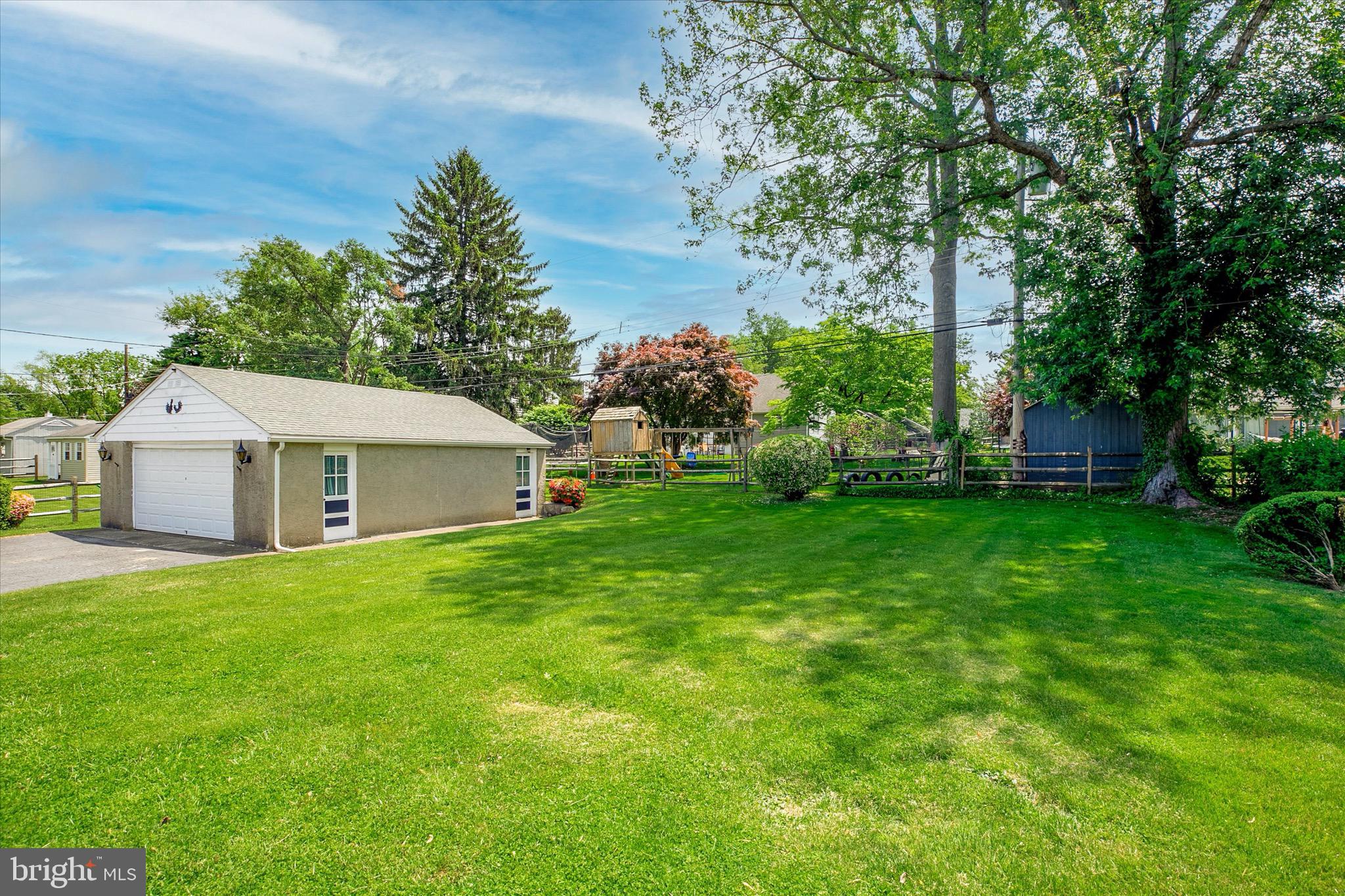 316 Poplar Road Flourtown, PA 19031 - Photo 19 of 28 Beautiful Yard