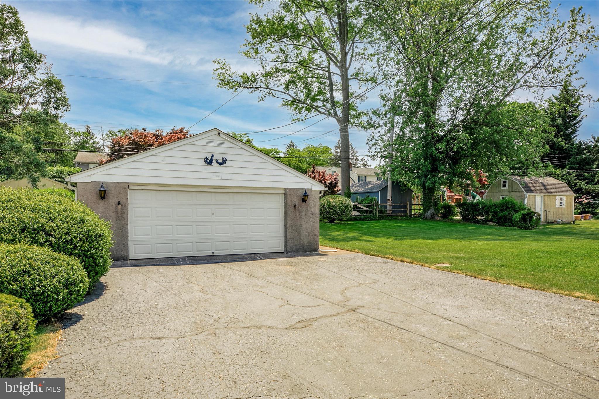 316 Poplar Road Flourtown, PA 19031 - Photo 20 of 28 Garage and Driveway