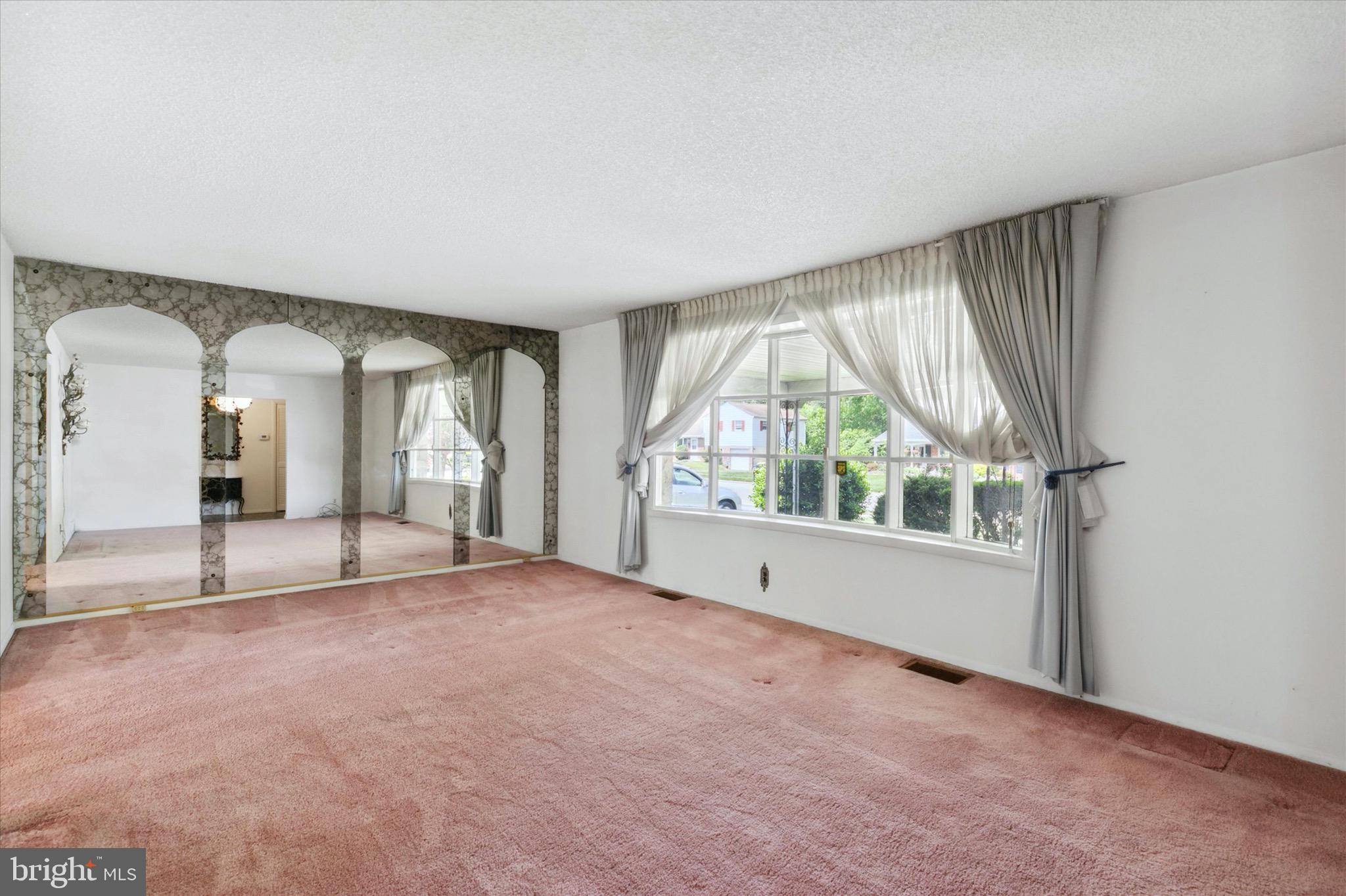 316 Poplar Road Flourtown, PA 19031 - Photo 3 of 28 Living Room