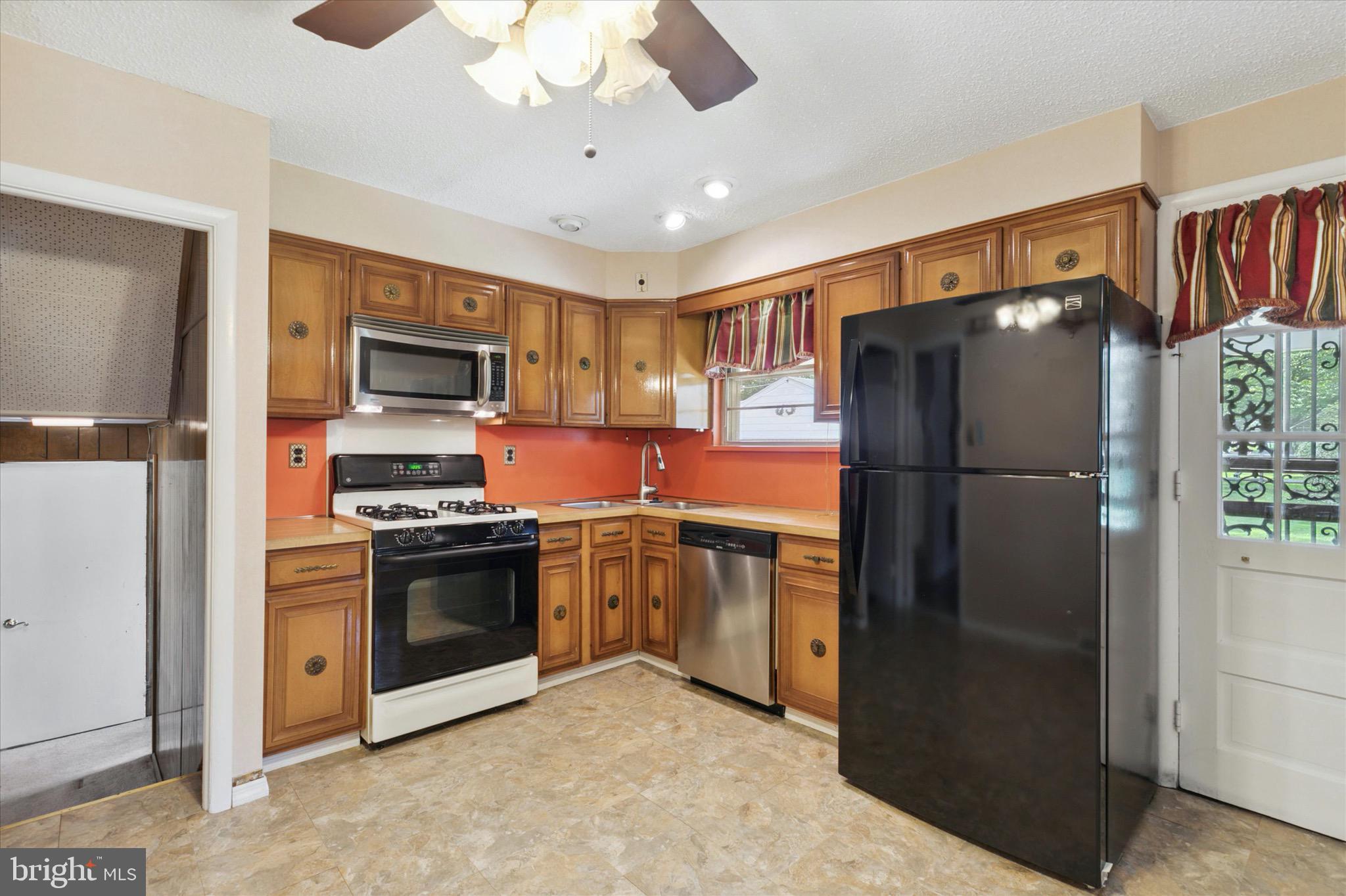 316 Poplar Road Flourtown, PA 19031 - Photo 7 of 28 Kitchen