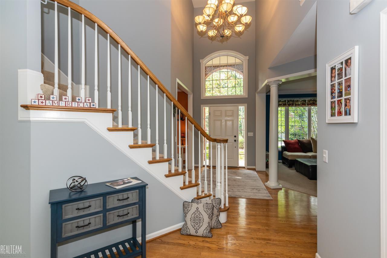 1052 Chesapeake Rochester, MI 48307 - Photo 3 of 54 31358980-4.JPG