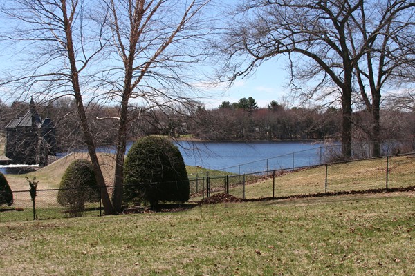 129 Russell Road Framingham, MA 01702 - Photo 4 of 28 Gallery Image 4