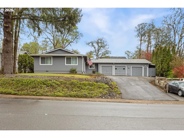 $450,000 | 542 Northwest Douglas Street, Dallas, OR 97338