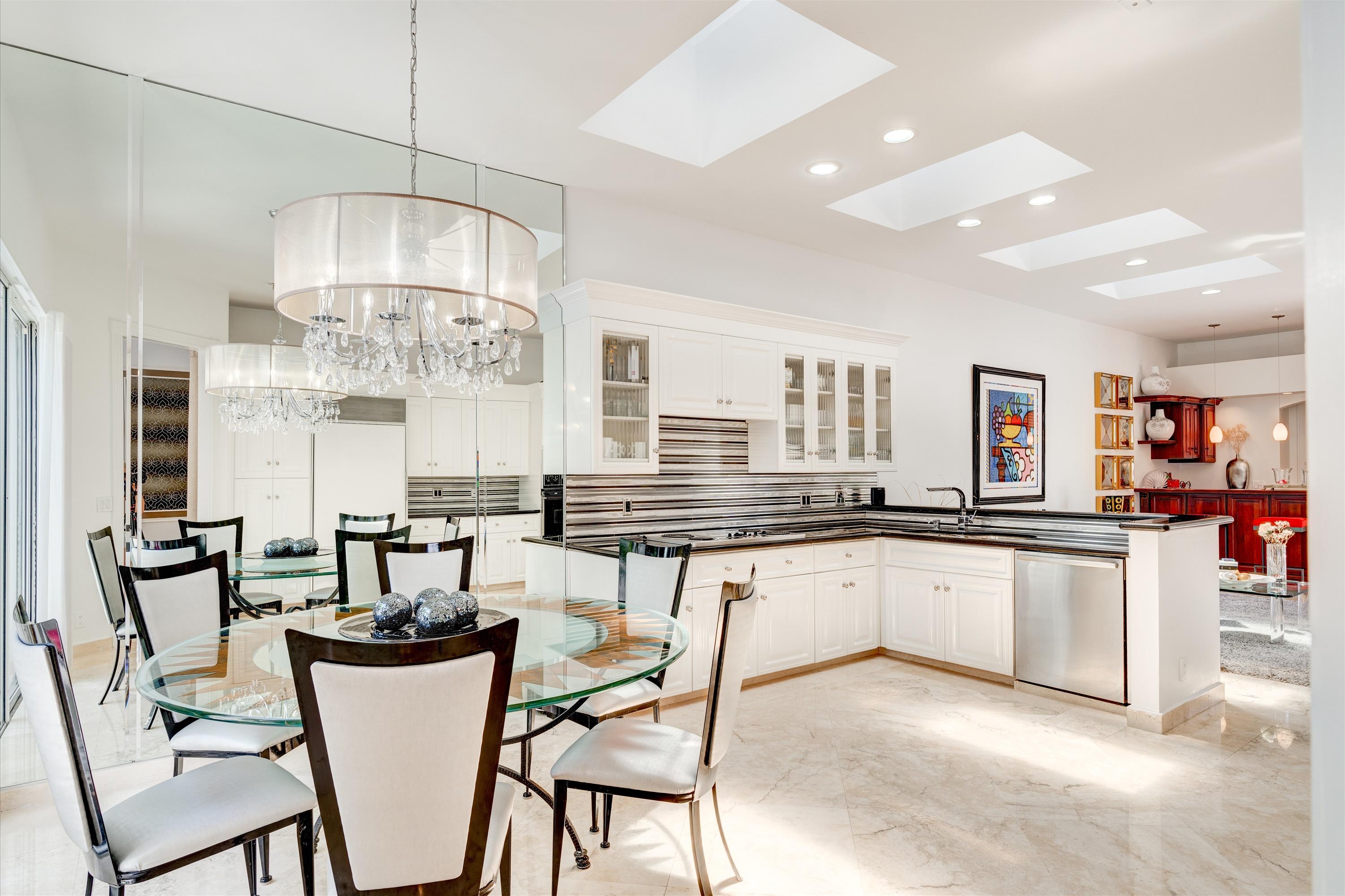 Kitchen/Breakfast Area