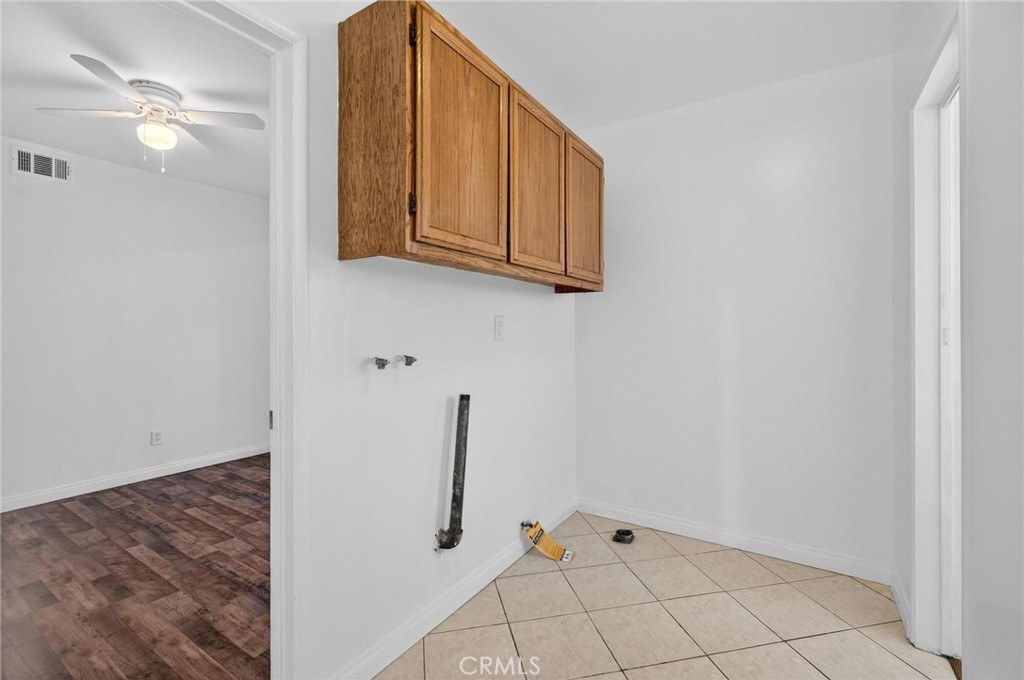 1613 West Piru Street Compton, CA 90222 - Photo 32 of 40 a view of an empty room