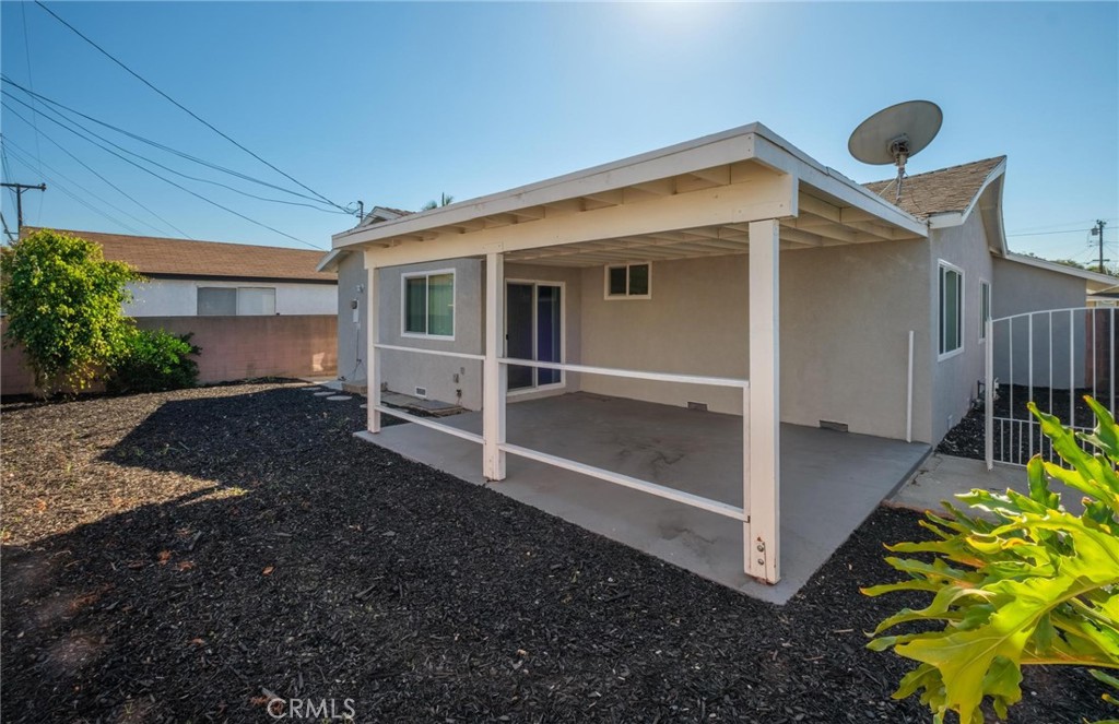 1613 West Piru Street Compton, CA 90222 - Photo 9 of 40 a view of backyard with tub and entertaining space