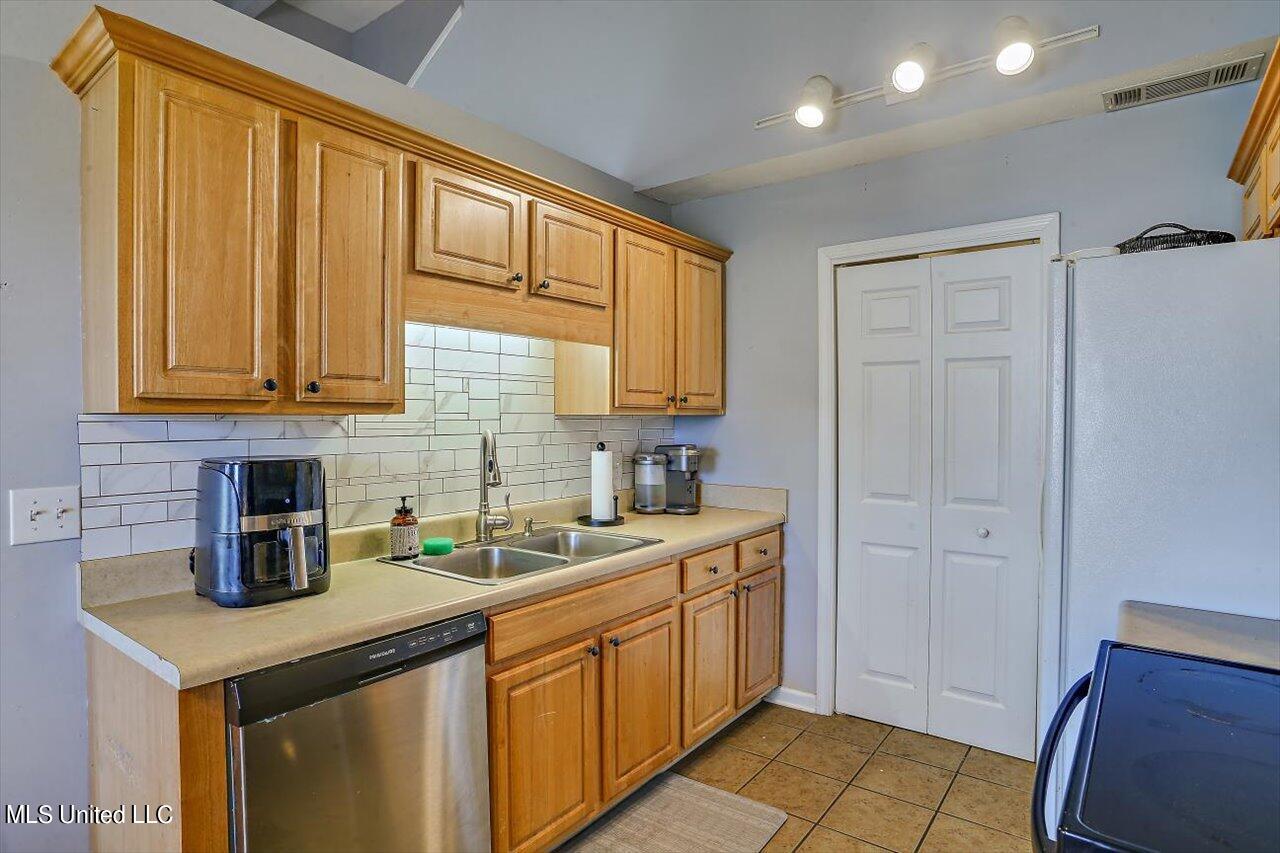 502 Ridgeway Drive Brandon, MS 39047 - Photo 12 of 26 12-502 Ridgeway Dr