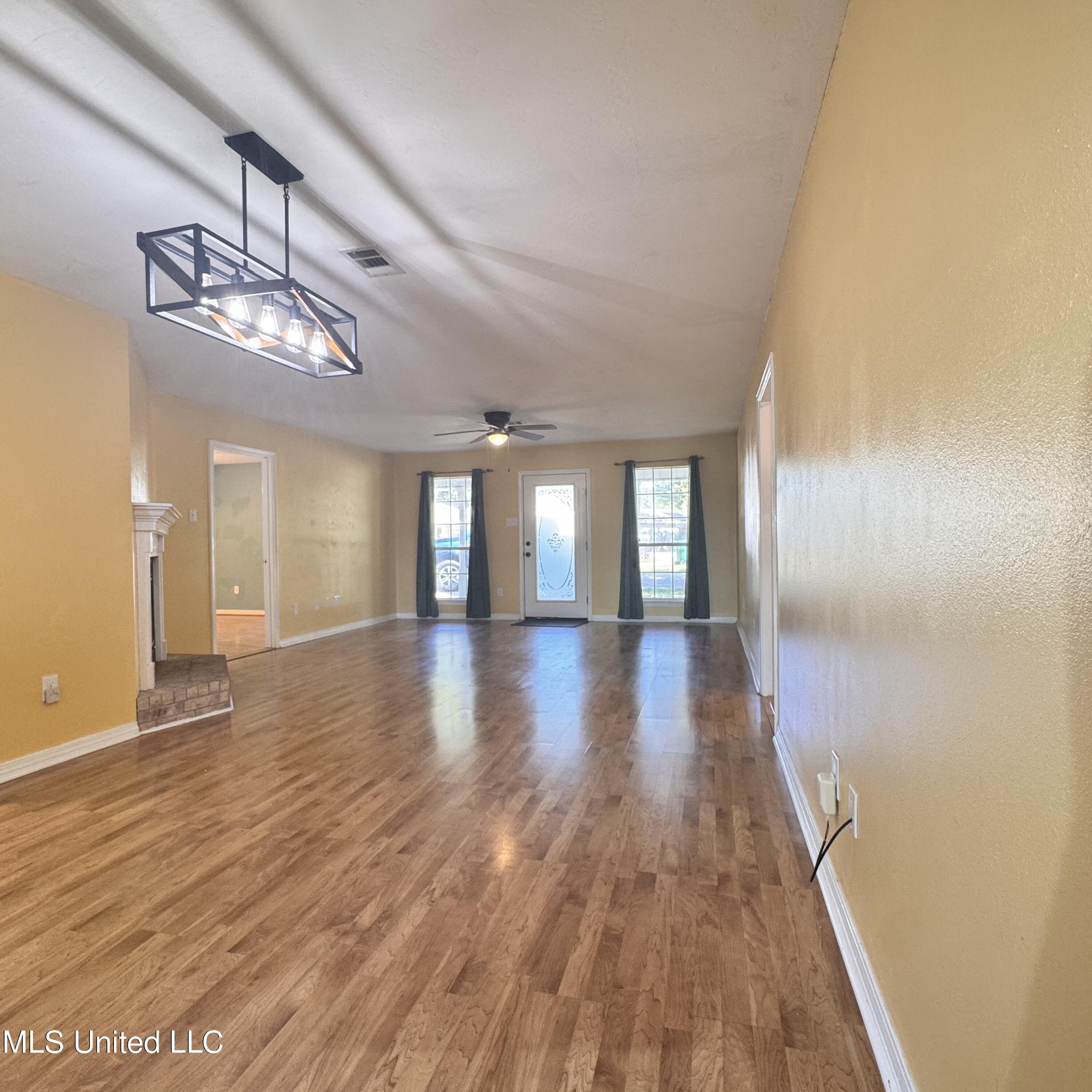 7828 Koko Place Diamondhead, MS 39525 - Photo 3 of 26 IMG_2557