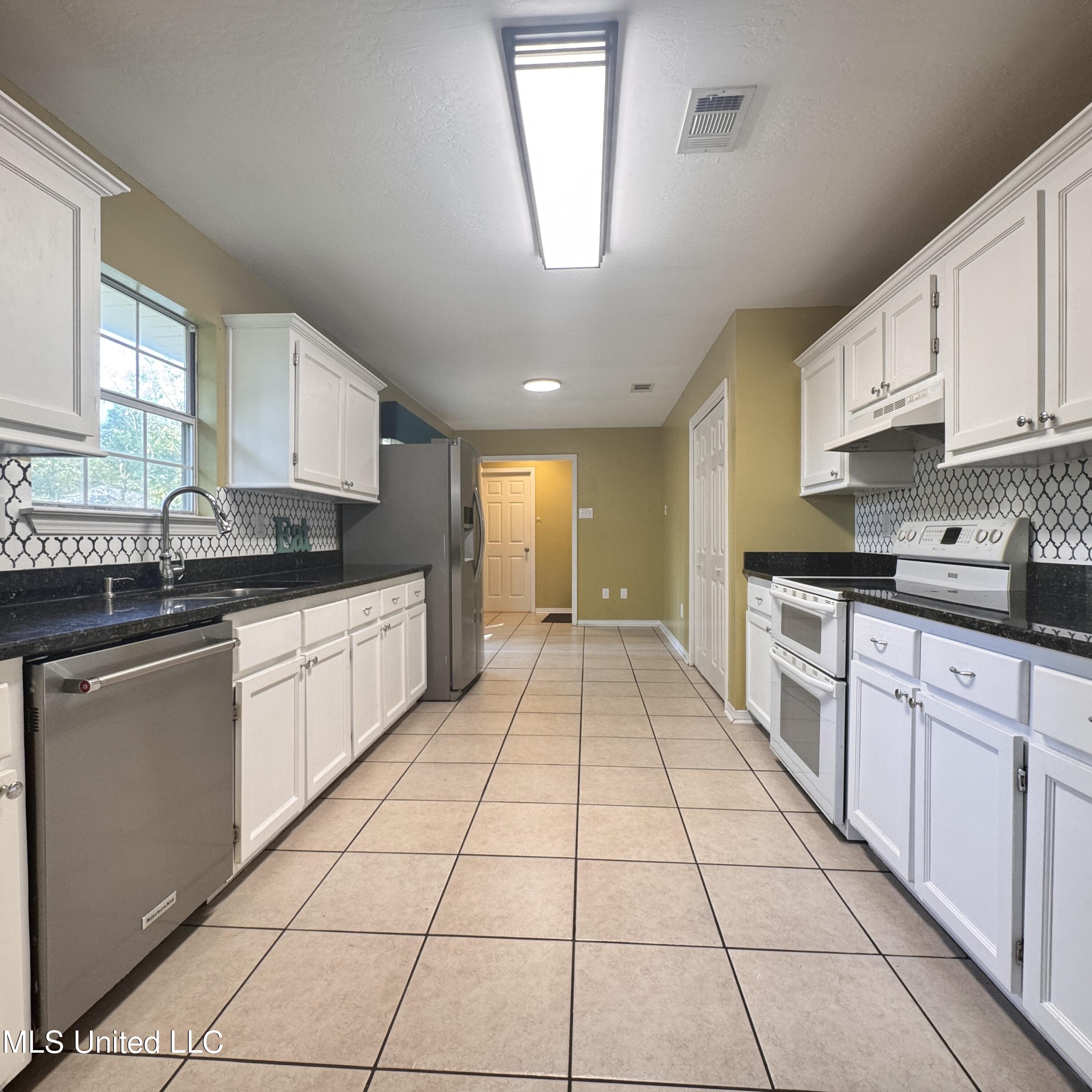 7828 Koko Place Diamondhead, MS 39525 - Photo 9 of 26 IMG_2567