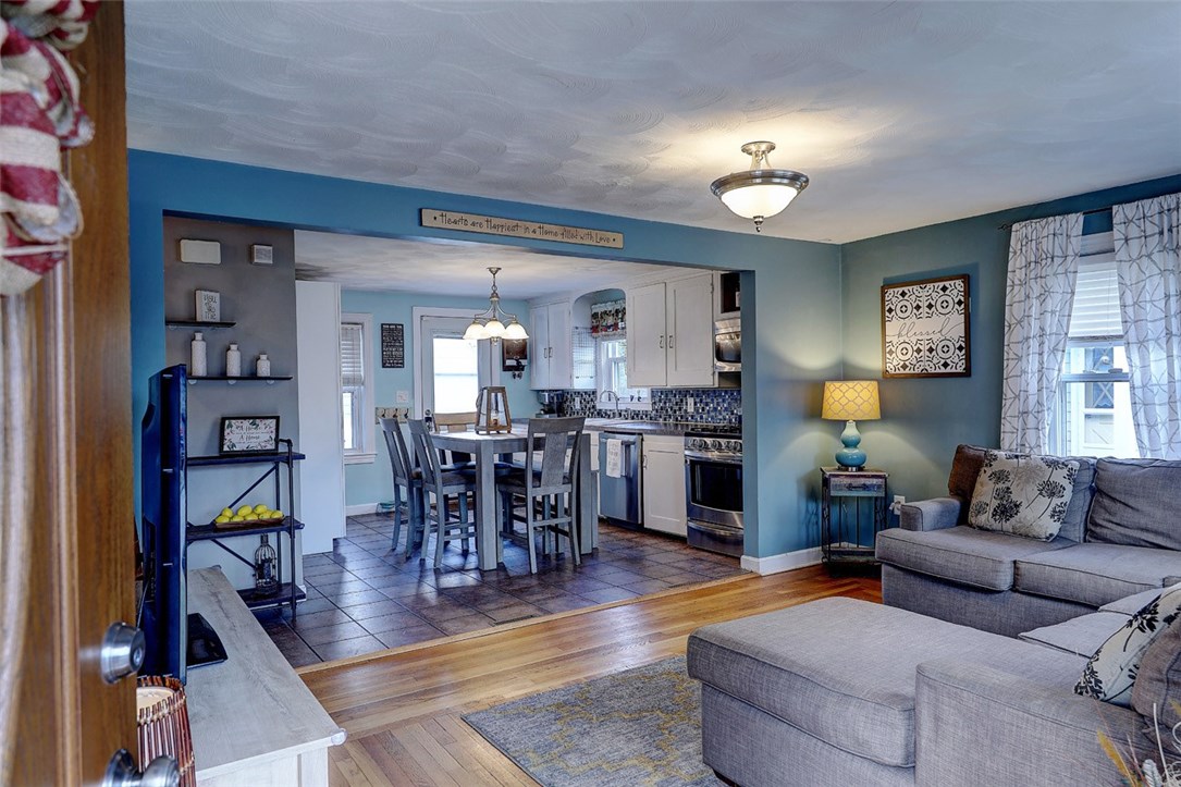 94 Martin Street Pawtucket, RI 02861 - Photo 3 of 34 Gallery Image 3