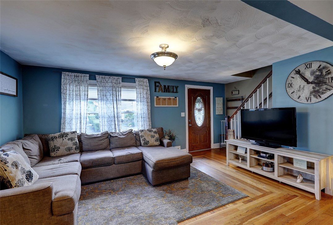 94 Martin Street Pawtucket, RI 02861 - Photo 4 of 34 Gallery Image 4
