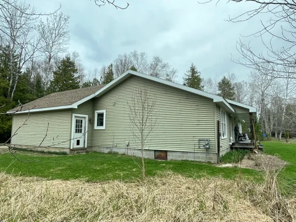 $499,000 | 4010 Lake Shore Drive, Charlevoix, MI 49720